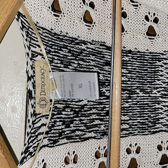 Democracy Women's Sweater Size XL - Picture 5 of 7